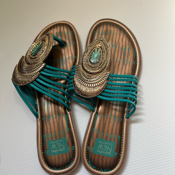 Summer sandals. - Picture 2 of 4